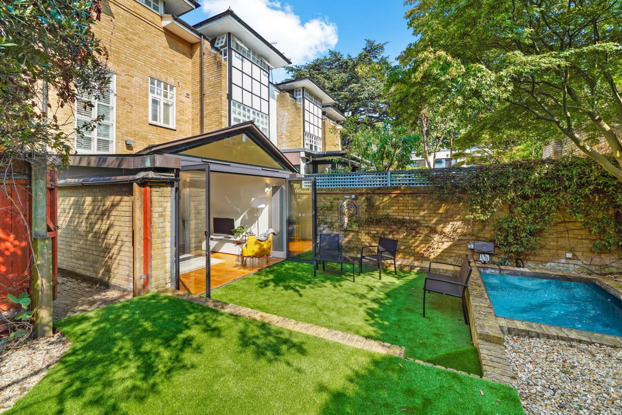 3 Bedroom Mews Home - Clapham Common - Free Private Parking - Sleeps 5 - Newly Refurbished - Sweetpea & Pillow Properties Londen Buitenkant foto