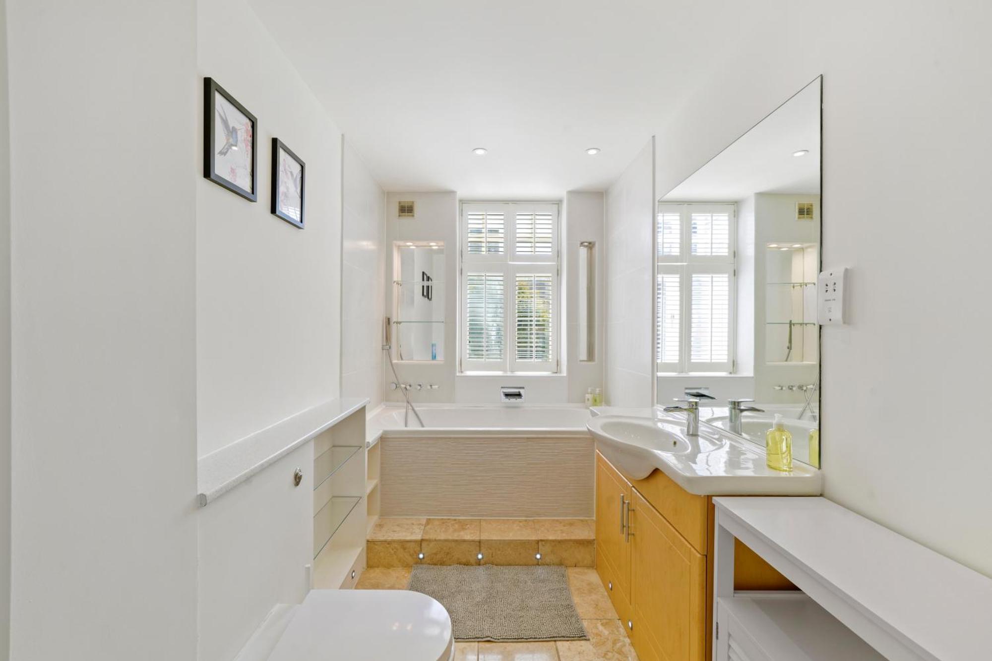 3 Bedroom Mews Home - Clapham Common - Free Private Parking - Sleeps 5 - Newly Refurbished - Sweetpea & Pillow Properties Londen Buitenkant foto