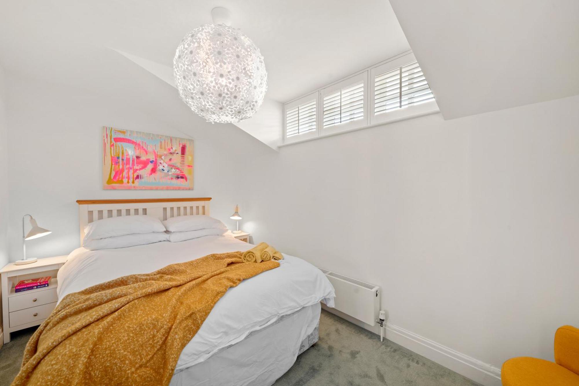 3 Bedroom Mews Home - Clapham Common - Free Private Parking - Sleeps 5 - Newly Refurbished - Sweetpea & Pillow Properties Londen Buitenkant foto
