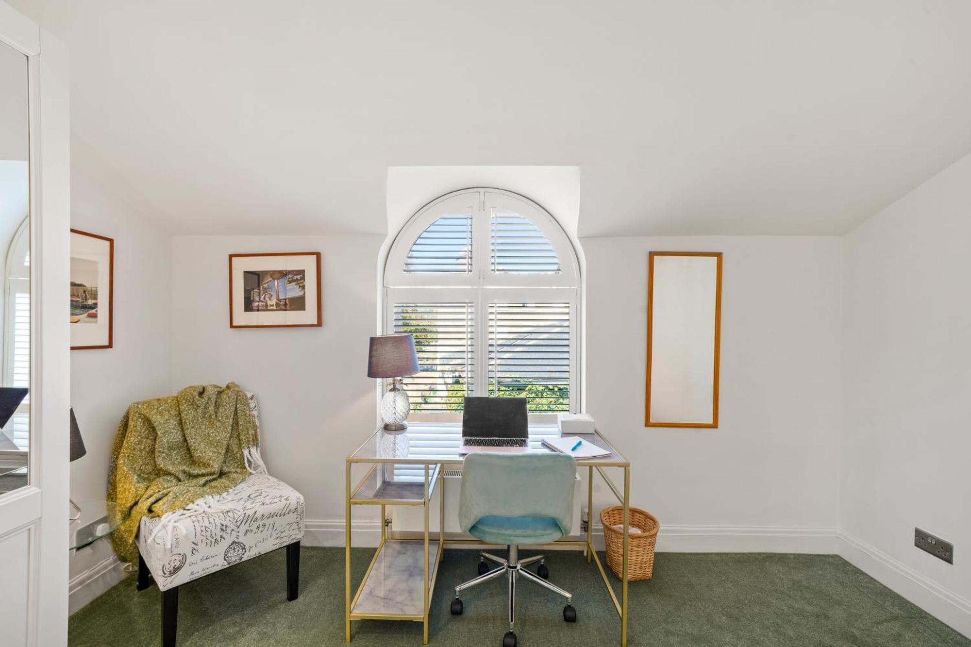 3 Bedroom Mews Home - Clapham Common - Free Private Parking - Sleeps 5 - Newly Refurbished - Sweetpea & Pillow Properties Londen Buitenkant foto