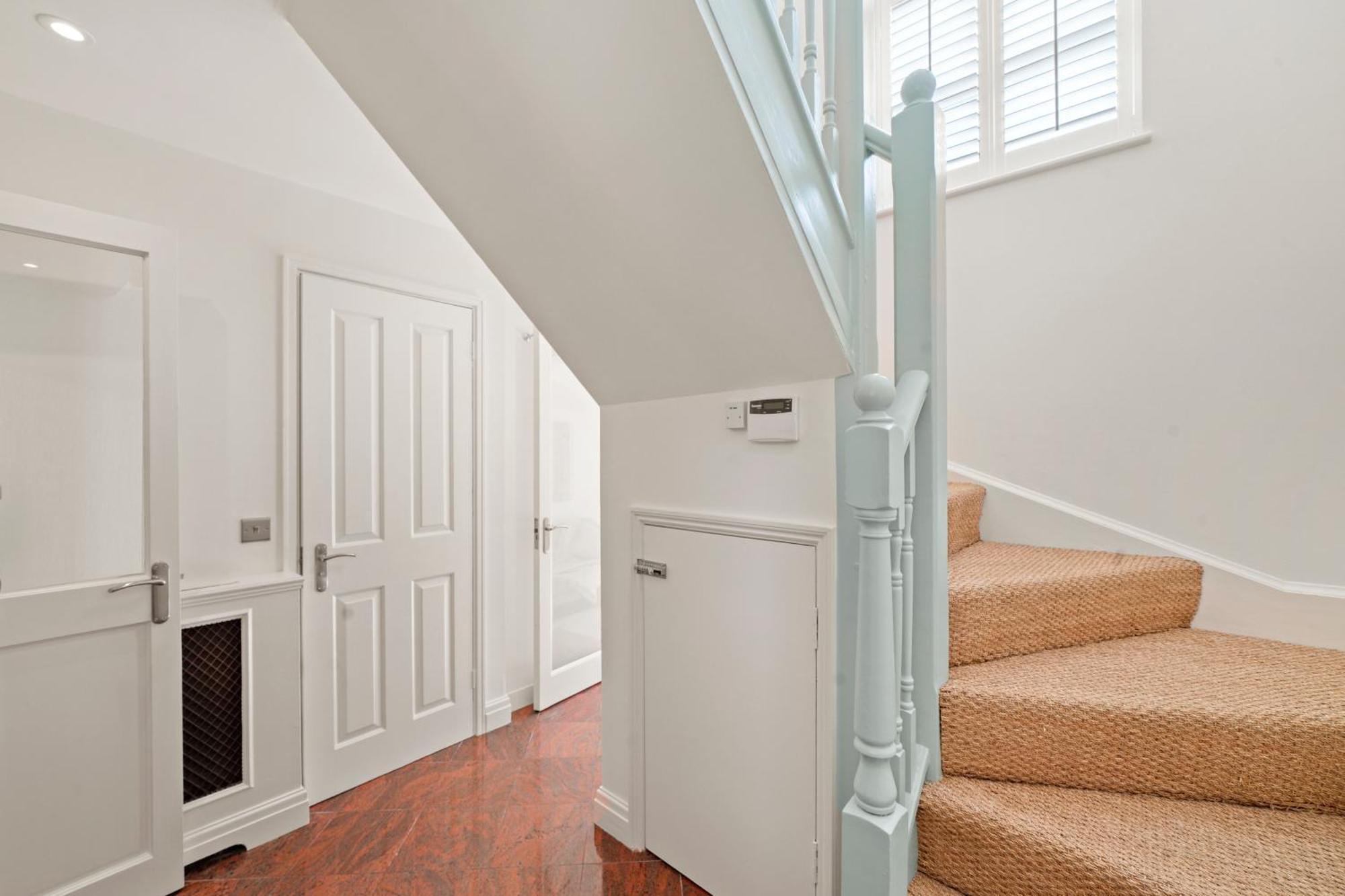 3 Bedroom Mews Home - Clapham Common - Free Private Parking - Sleeps 5 - Newly Refurbished - Sweetpea & Pillow Properties Londen Buitenkant foto